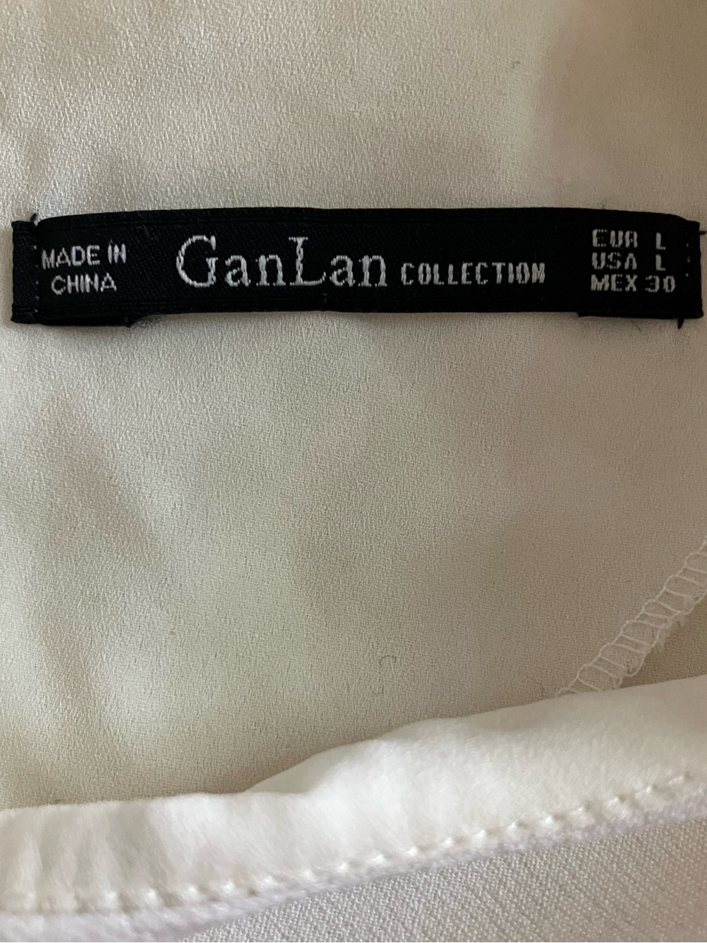 GanLan Collection | Rabbit Print | Blouse | Large - Picture 8 of 9